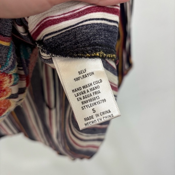 Andree by Unit Women’s Striped Embroidered Floral Blouse Size Small - Picture 4 of 5